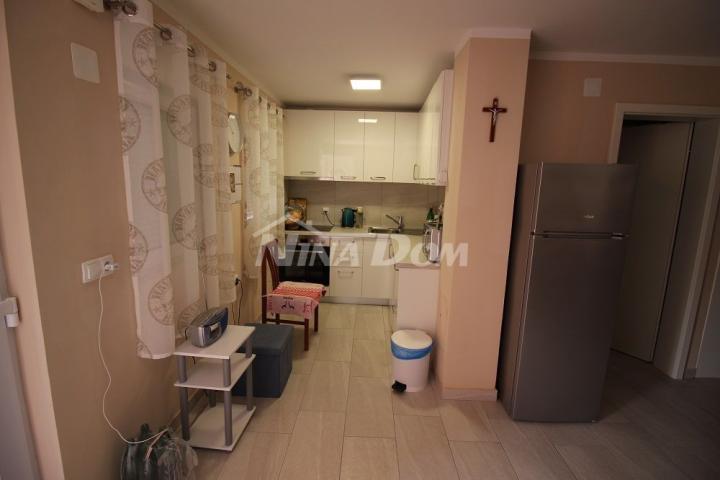 Samostojeća kuća južna strana s dva apartmana 