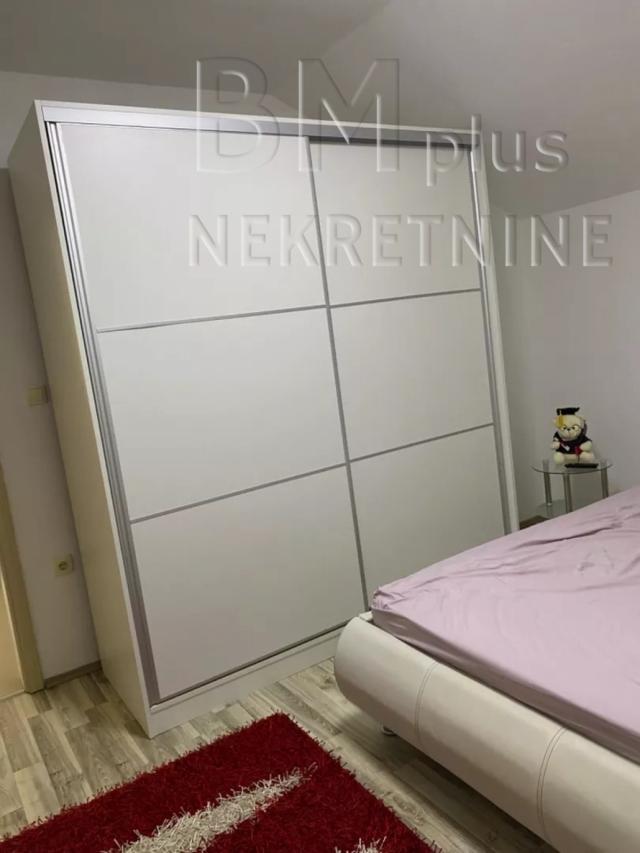  Na prodaju dvoetažna kuća 220m2 u Novom Selu. 