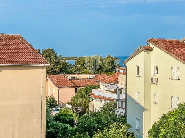 EKSKLUZIVNO, stan 200 metara od plaže sa pogledom na more