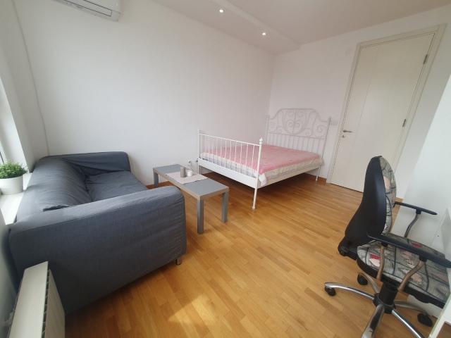 Stan u Bulevaru Crvene Armije, Belvil 103m²