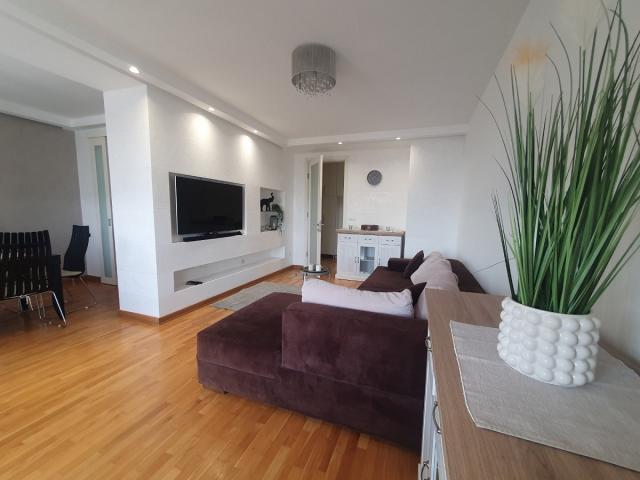 Stan u Bulevaru Crvene Armije, Belvil 103m²