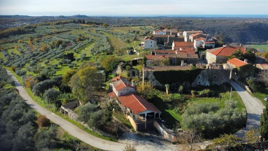 ISTRA, MOMJAN - Jedinstveno imanje na prekrasnoj lokaciji s pogledom