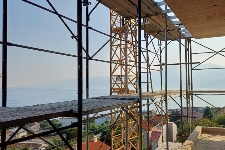 Rijeka, jednosobni penthouse površine 61, 60m2, s panoramskim pogledom 