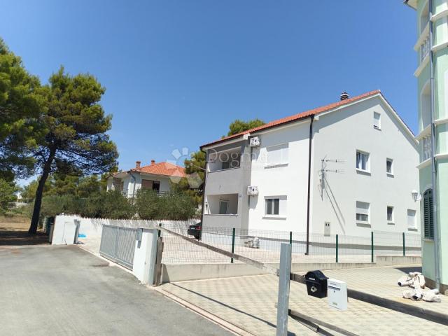 NEUES HAUS IN VODICE MIT ZWEI SEPARATEN WOHNUNGEN 700 m VOM MEER ENTFERNT