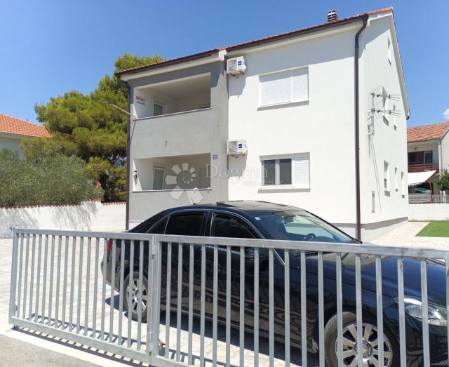 NEUES HAUS IN VODICE MIT ZWEI SEPARATEN WOHNUNGEN 700 m VOM MEER ENTFERNT