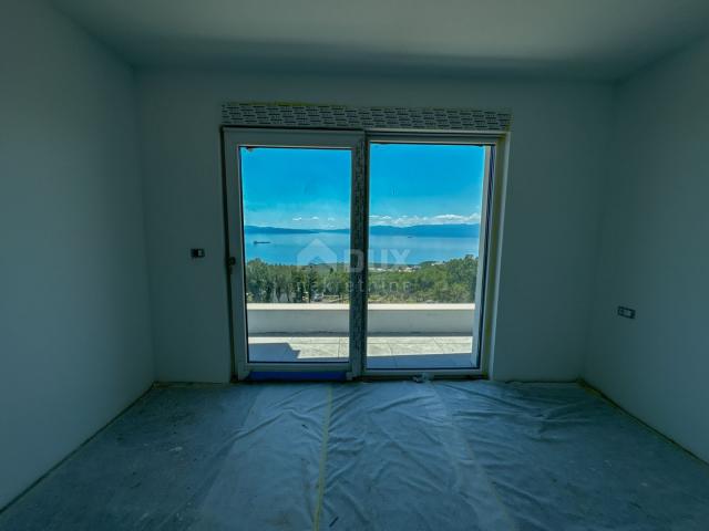 RIJEKA, KOSTRENA – ekskluzivna duplex vila s infinity bazenom, garažom, vrtom, panoramskim pogledom 