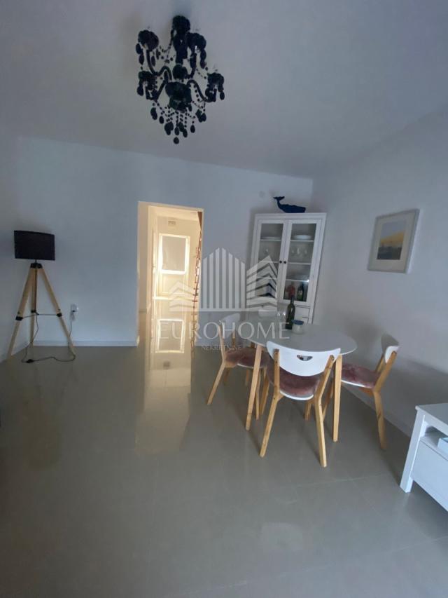 Tkon, dvosoban apartman 66m2+PM, 100 m od mora, pogled