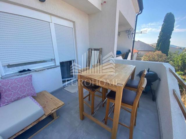 Tkon, dvosoban apartman 66m2+PM, 100 m od mora, pogled