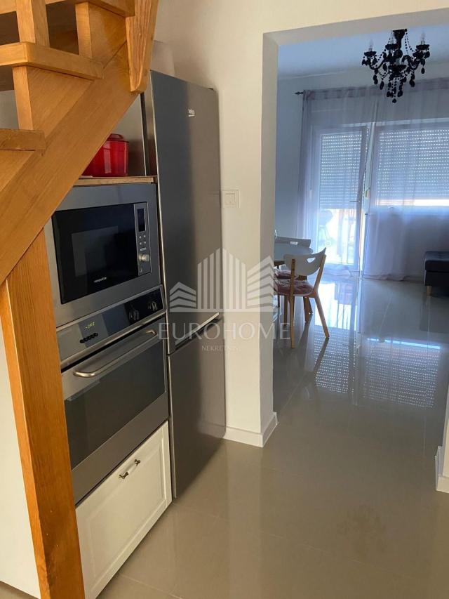 Tkon, dvosoban apartman 66m2+PM, 100 m od mora, pogled