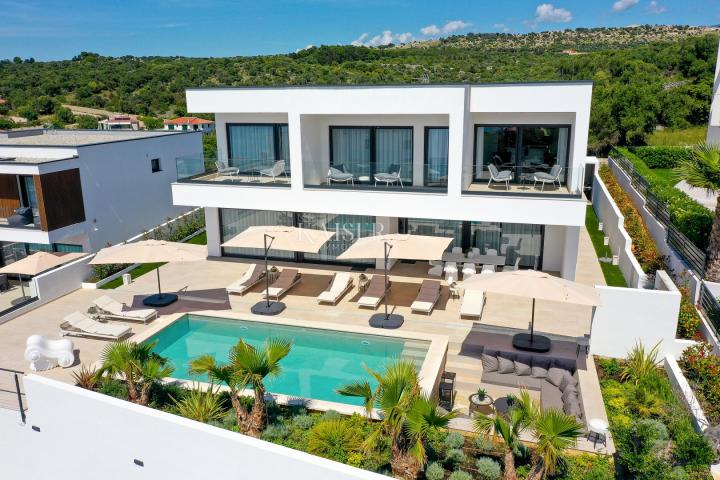 Otok Pag - moderna villa sa pogledom na more 305m2