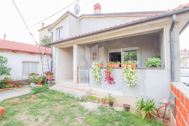 Pula, prime location, house with garage and garden