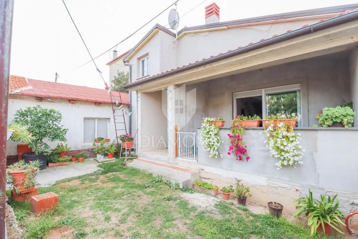 Pula, prime location, house with garage and garden