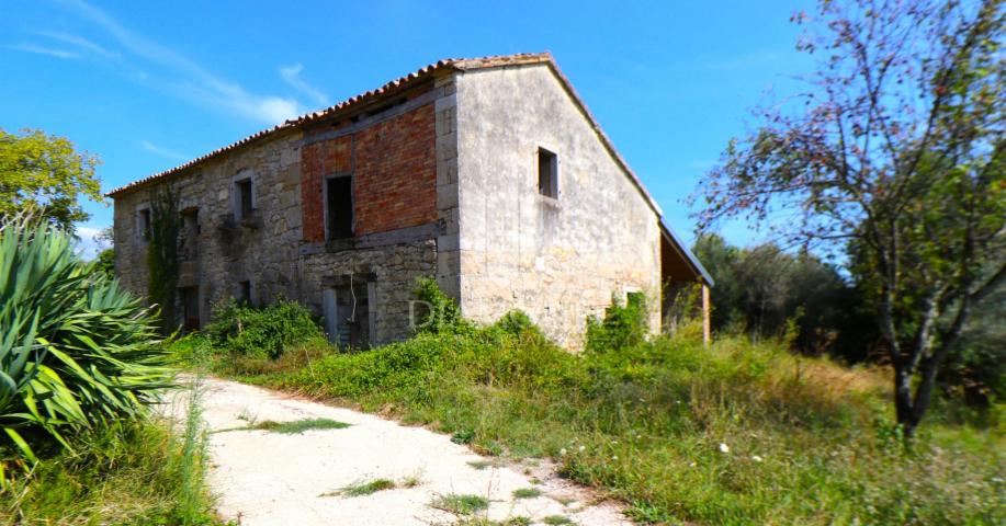 Cerovlje, ancient stone house for adaptation in a beautiful location