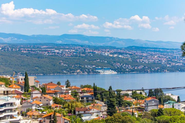 Opatija, centar, dvosoban stan u novogradnji  NKP 102 m2