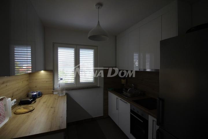 Apartman drugi kat 68. 86 m2 stambenog prostora. trosoban