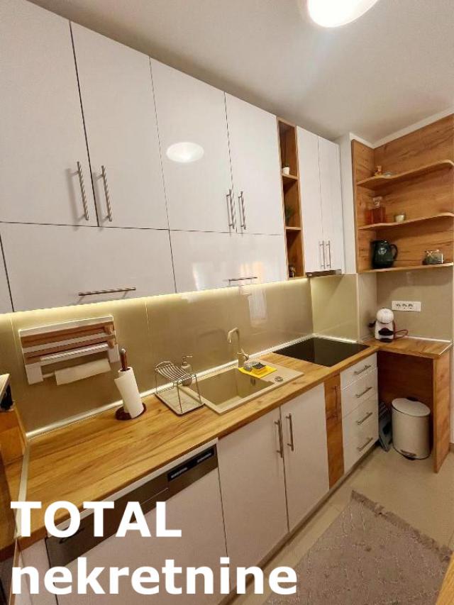 6 Šestosoban stan NOVI SAD, 278100€