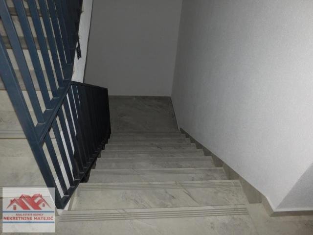 IZDAVANJE STAN CENTAR LUX NOVOGRADNJA 44M2, 2. SPRAT, PARKING-ZA POSLOVNI PROSTOR--370 EUR