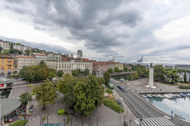 Gospodski stan za dugoročni najam u strogom centru Rijeke