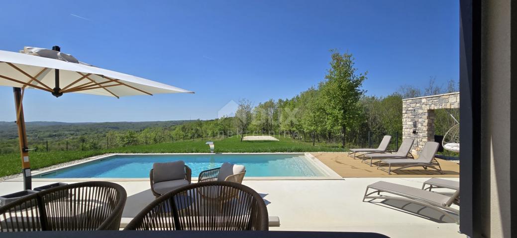 ISTRIA, MOTOVUN, SURROUNDINGS - Beautiful villa in front of a green zone with a panoramic view and c