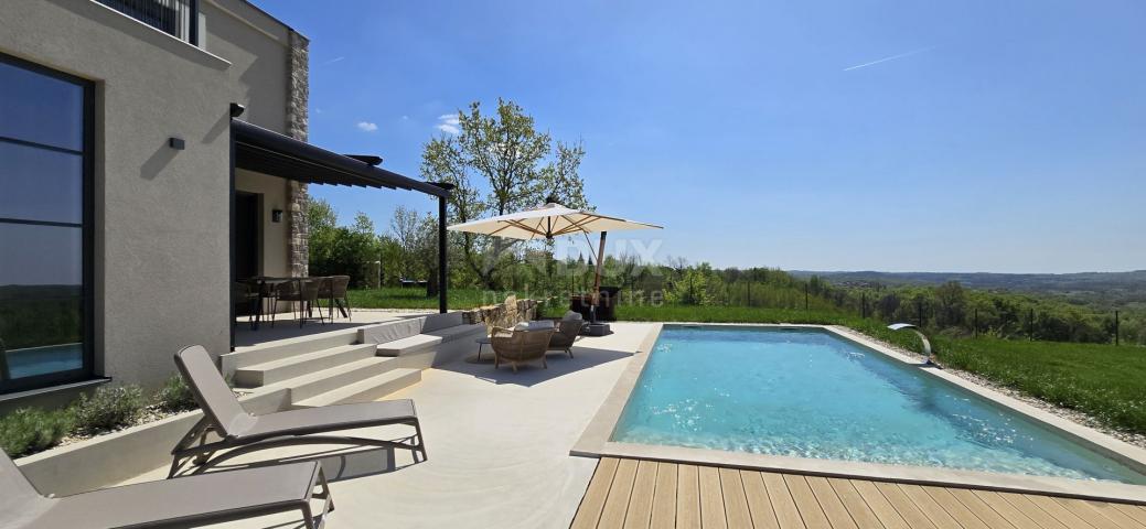 ISTRIA, MOTOVUN, SURROUNDINGS - Beautiful villa in front of a green zone with a panoramic view and c