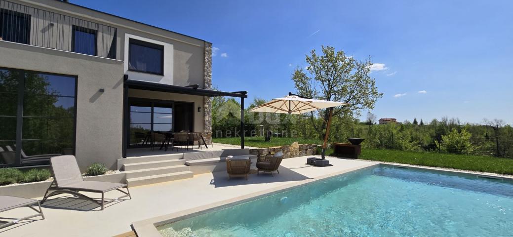 ISTRIA, MOTOVUN, SURROUNDINGS - Beautiful villa in front of a green zone with a panoramic view and c