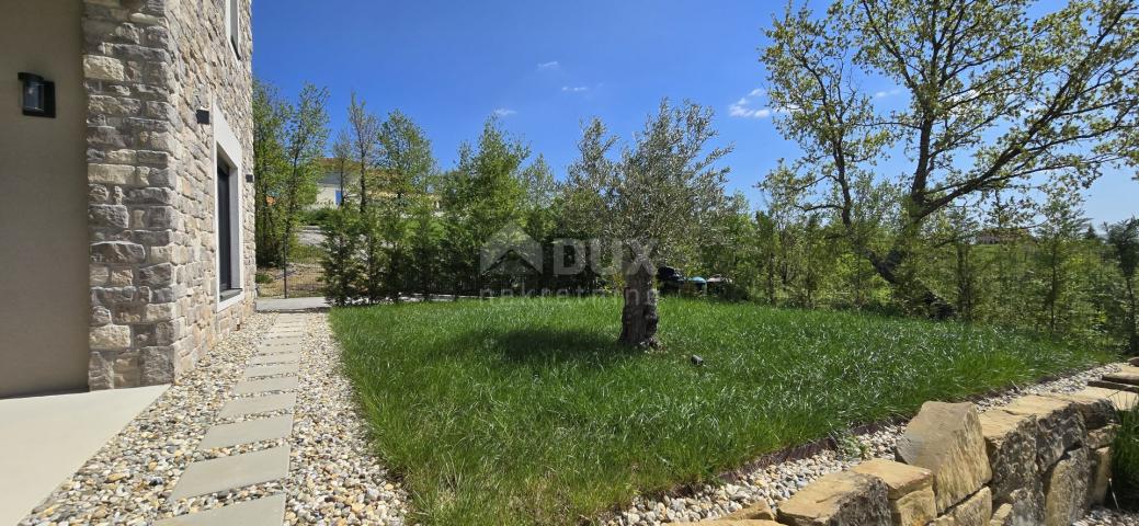 ISTRIA, MOTOVUN, SURROUNDINGS - Beautiful villa in front of a green zone with a panoramic view and c