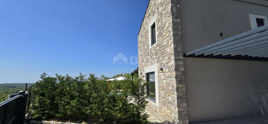 ISTRIA, MOTOVUN, SURROUNDINGS - Beautiful villa in front of a green zone with a panoramic view and c