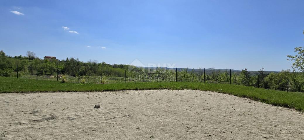 ISTRIA, MOTOVUN, SURROUNDINGS - Beautiful villa in front of a green zone with a panoramic view and c