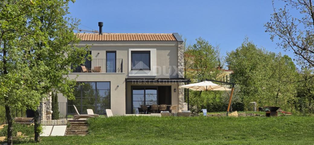 ISTRIA, MOTOVUN, SURROUNDINGS - Beautiful villa in front of a green zone with a panoramic view and c