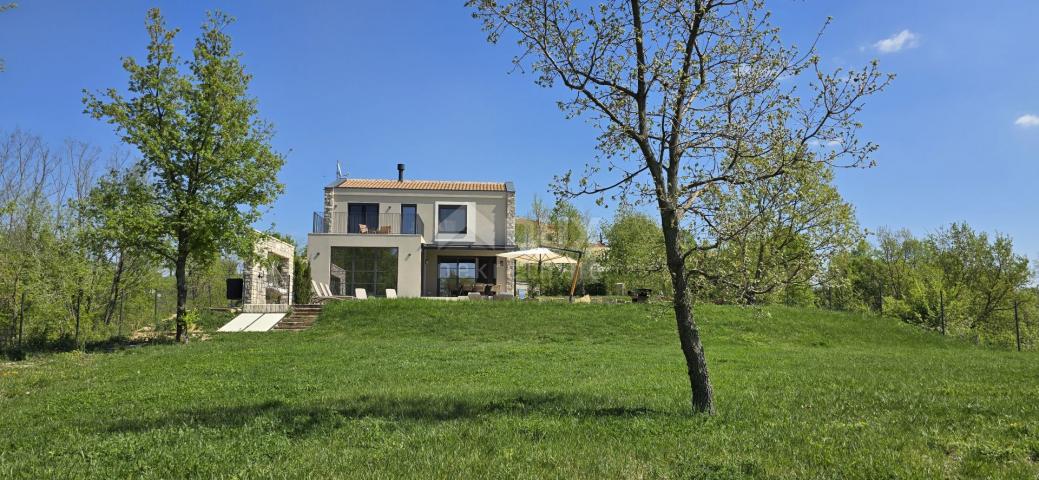 ISTRIA, MOTOVUN, SURROUNDINGS - Beautiful villa in front of a green zone with a panoramic view and c