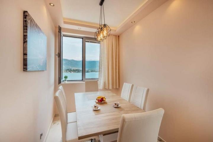 Two-bedroom apartment with sea view, 64 m2, Obala Đurašević