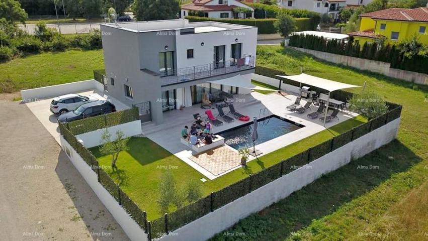 Haus Eine wunderschöne Villa mit Swimmingpool in der Nähe von Poreč steht zum Verkauf