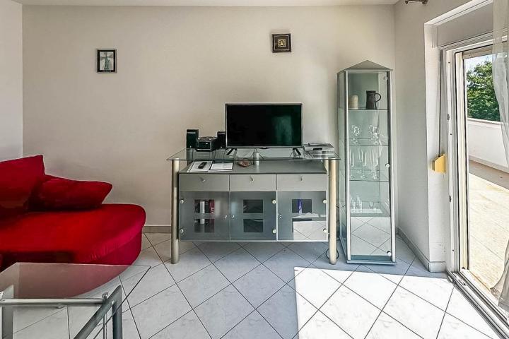 PRILIKA! Istra, Novigrad okolica, kuća sa 6 apartmana na 400m od mora!