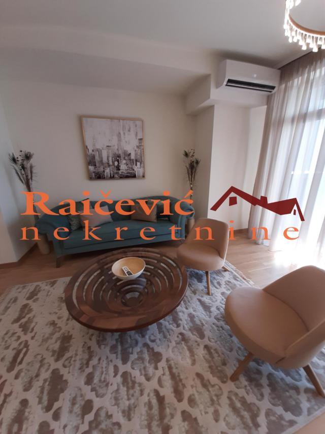 SAVSKI VENAC BEOGRAD NA VODI 82m2 , T , 410000e