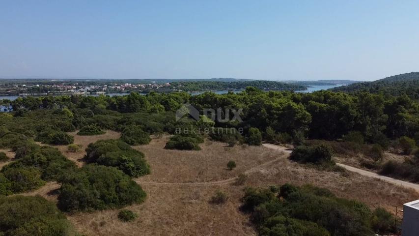 ISTRA, BANJOLE - Građevinski teren za stanove ili vilu za odmor!