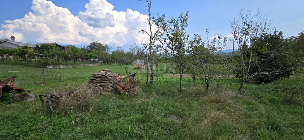 ISTRA, CEROVLJE - Zemljište s ruševnim objektom