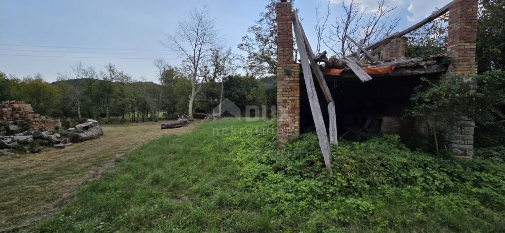 ISTRA, CEROVLJE - Zemljište s ruševnim objektom