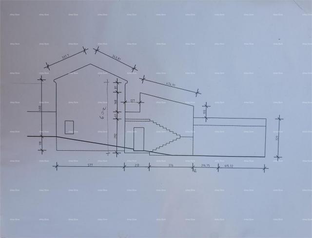 Kuća Kuća s pomoćnim objektom. Medulin. 