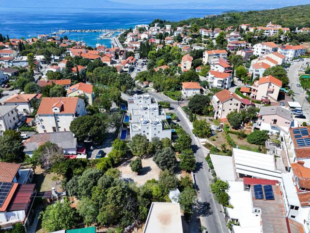 KRK ISLAND, MALINSKA - A house in the center? Garage, cascading garden, terrace, custom furnished!!