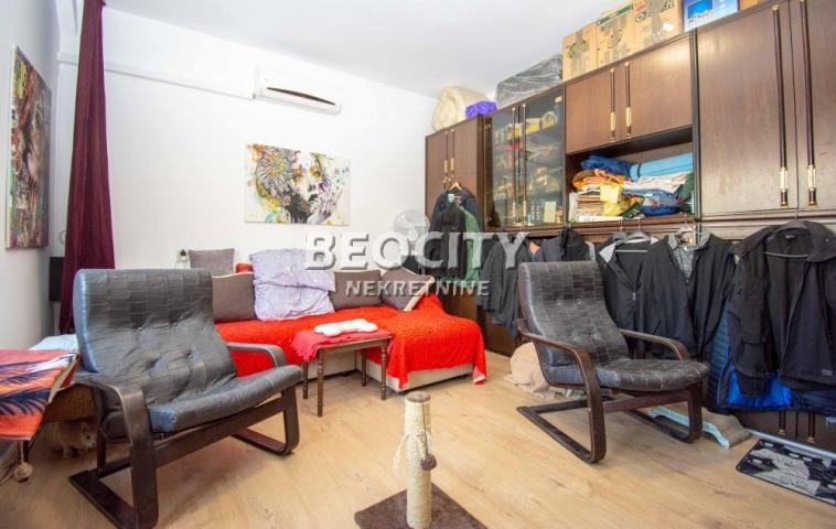 Stari grad, Studentski trg, Studenski trg, 2. 5, 51m2, 215000EUR