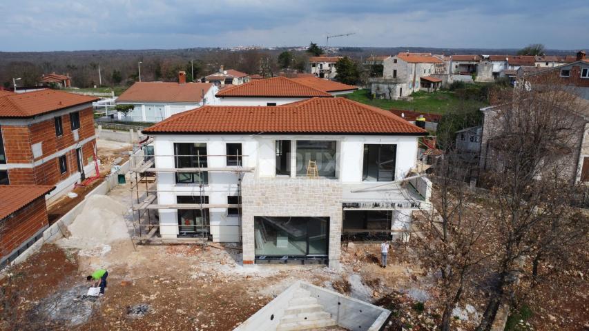 ISTRIA, POREČ-Modern villa with swimming pool under construction