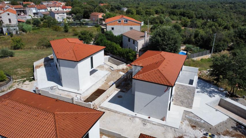 ISTRIA, POREČ-Modern villa with swimming pool under construction