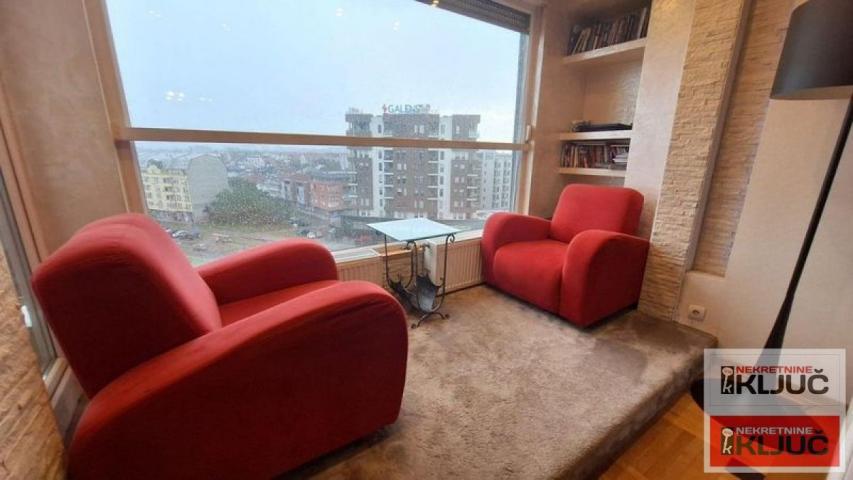 BULEVAR EVROPE, 108m2, Penthouse, Lux sa 2 Garažna mesta