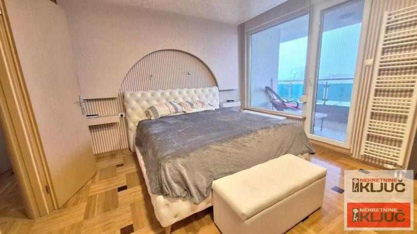 BULEVAR EVROPE, 108m2, Penthouse, Lux sa 2 Garažna mesta