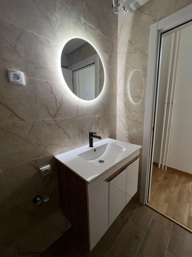 Ovaj prelepi stan od 52 m² nalazi se na izuzetnoj lokaciji na Keju u Novom Sadu!