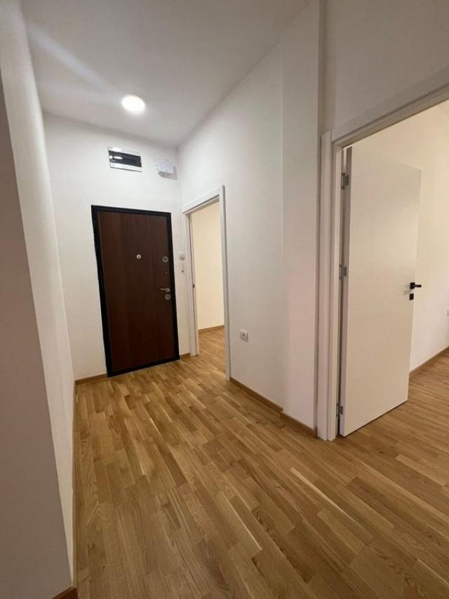 Ovaj prelepi stan od 52 m² nalazi se na izuzetnoj lokaciji na Keju u Novom Sadu!