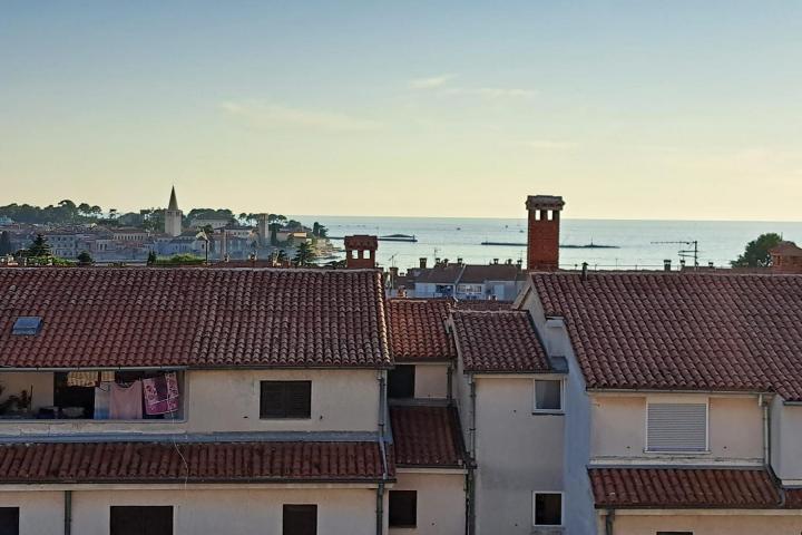 Istra, Poreč - trosoban stan sa panoramskim pogledom udaljen 300 m od mora