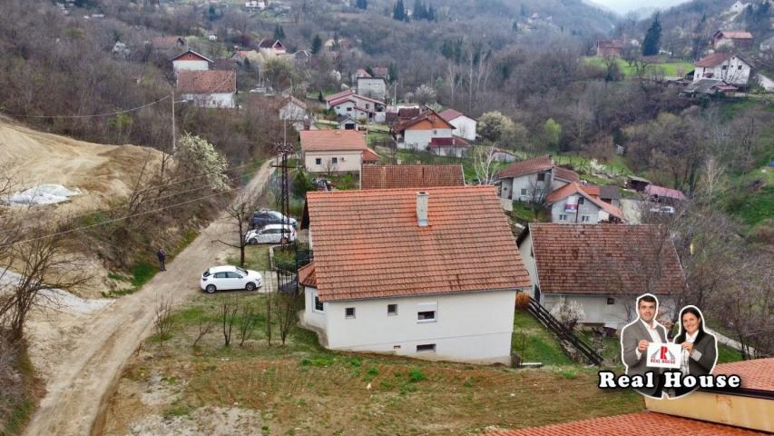 Rakovac, Fruška gora-porodicna kuca sa letnjikovcem