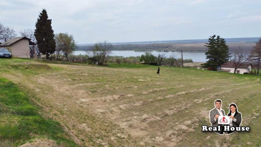 Plac u Slankamenu-pogled na Dunav i lepa pozicija