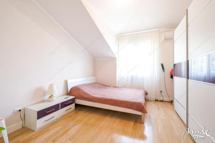 Penthouse sa 2 spavaće sobe u kompleksu sa bazenom i panoramskim pogledom